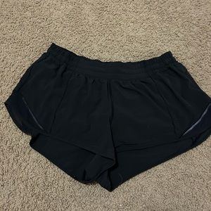 lululemon hotty hot shorts low rise 2.5” black